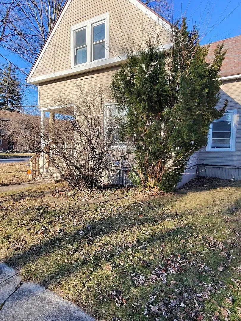 Charming 2BR Duplex in Saginaw — Photo 3