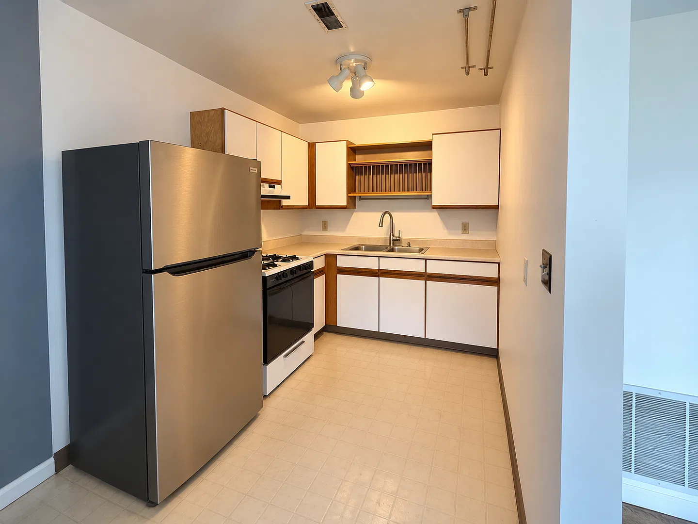 316 E 8th Avenue — Photo 4