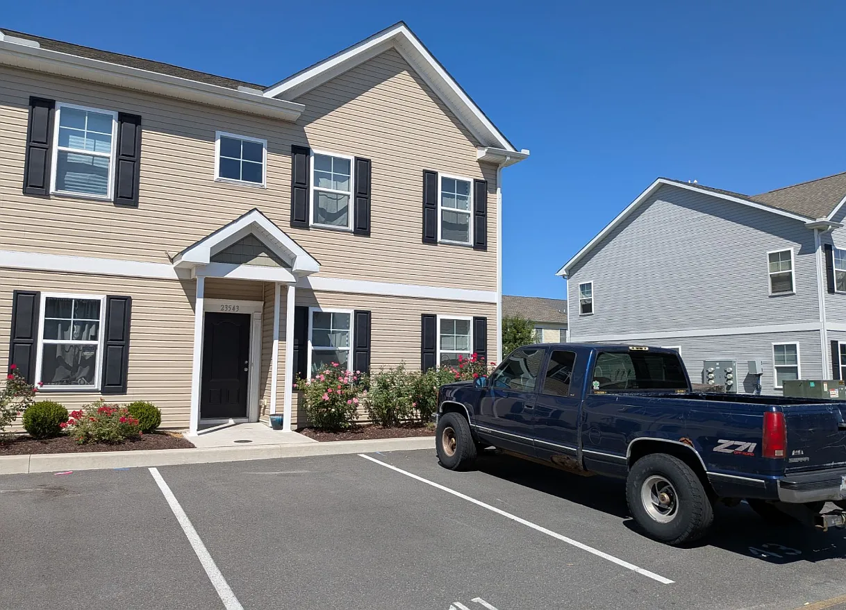 3 bed, 2.5 bath, 1606 sqft, $1,800 — Photo 1