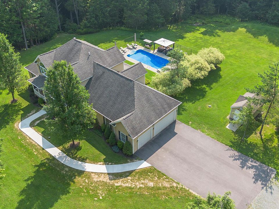 1st image of 321 Hemlock Dr