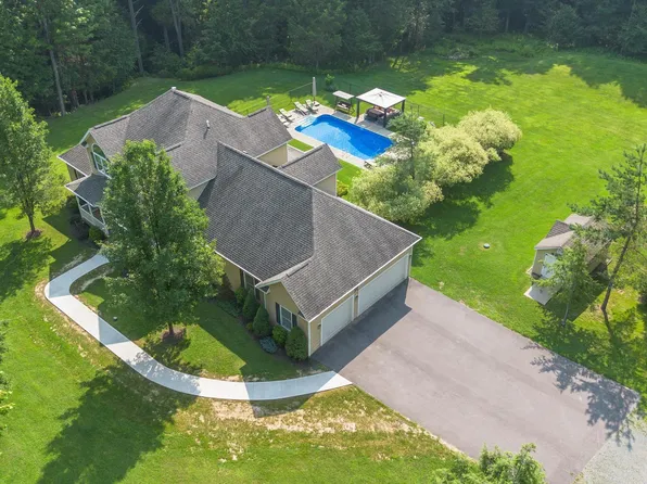 321 Hemlock Dr, Lake Ariel, PA 18436