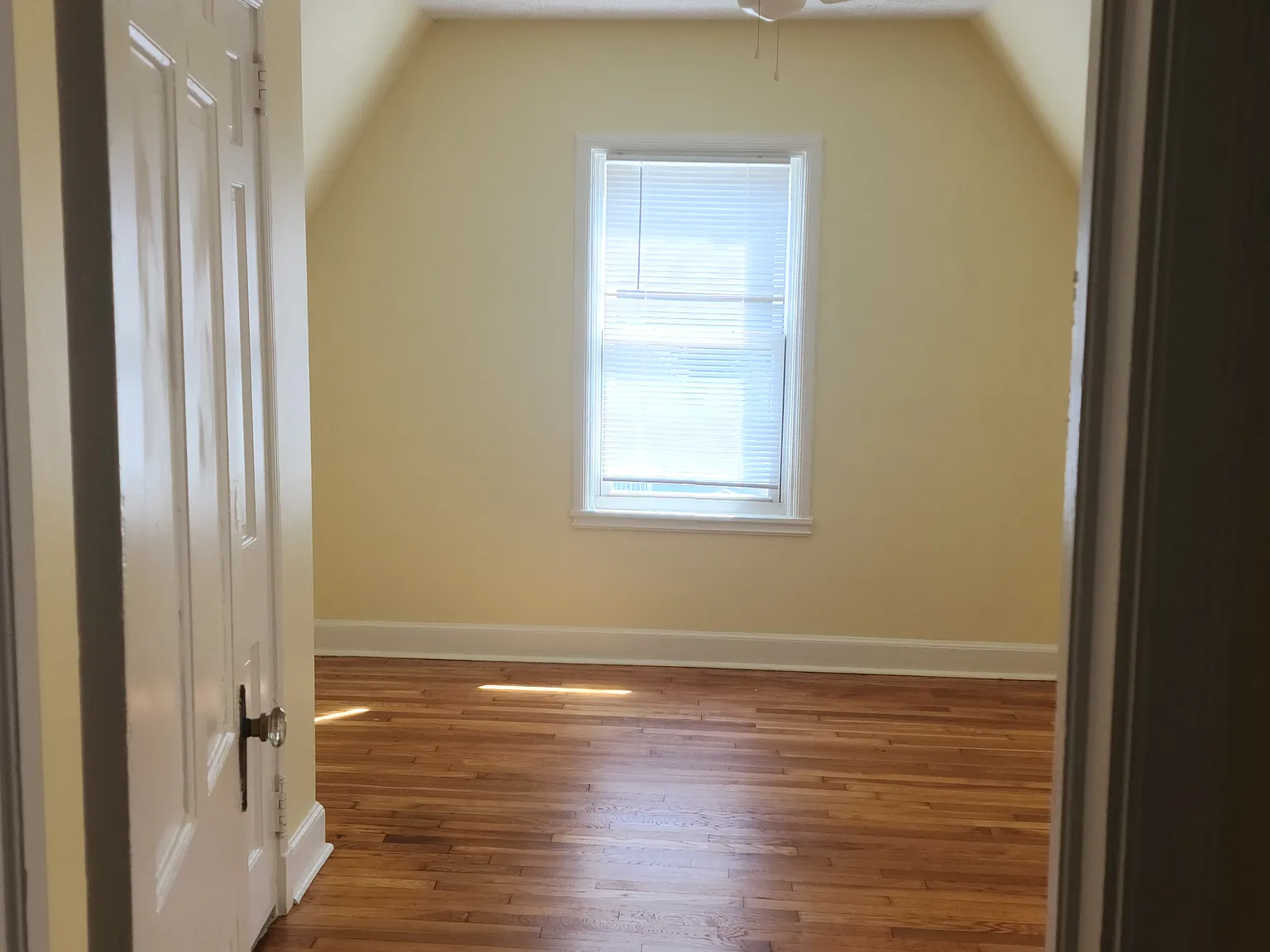 4 bed, 2143 sqft, $2,600 — Photo 2
