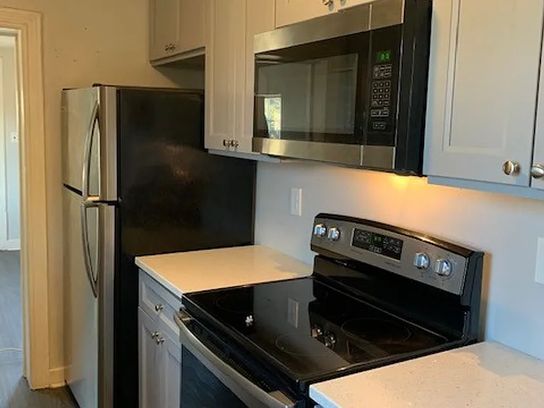 605 E Howard St — Photo 5