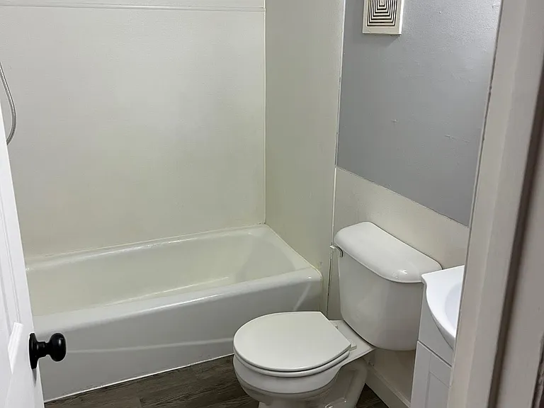 905 Market St #8 — Photo 7