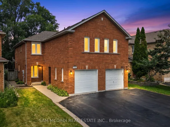3847 Densbury Dr, Mississauga, ON L5N 6Z3