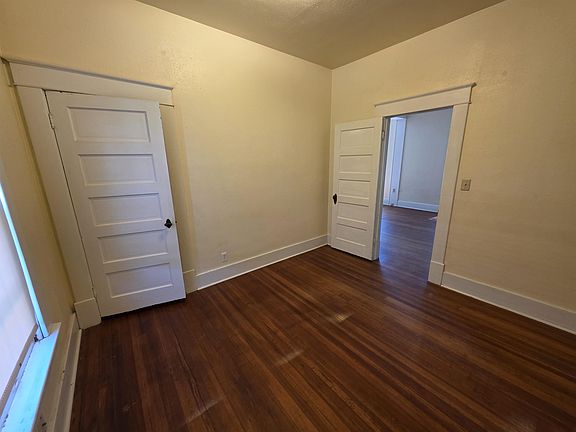 4th image of 608 W 4th St