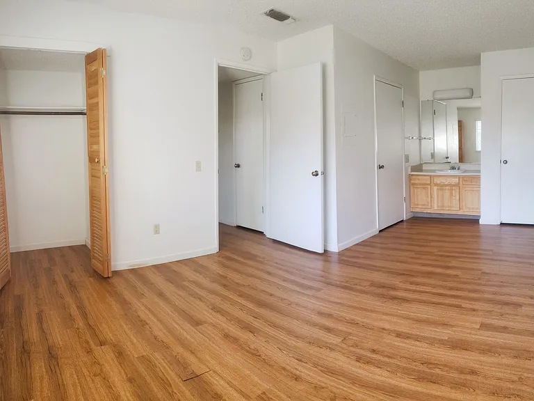 1740-1750 Hanover Dr — Photo 9
