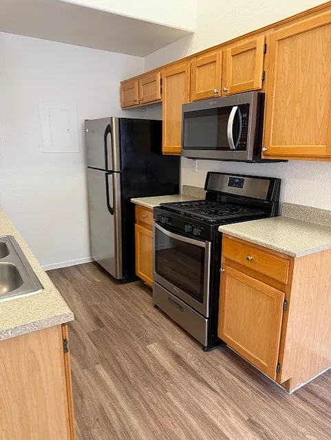 2 bed, 2.5 bath, 1000 sqft, $1,794 — Photo 2