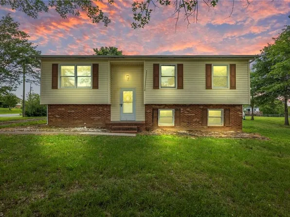 438 Perry Taylor Rd, Mount Airy, NC 27030