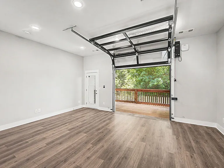 221 Stonecrest Cir — Photo 17