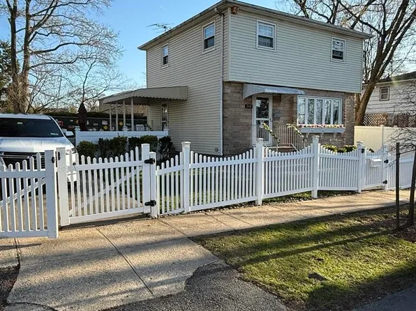 144 Purdy Ave, Staten Island, NY 10314