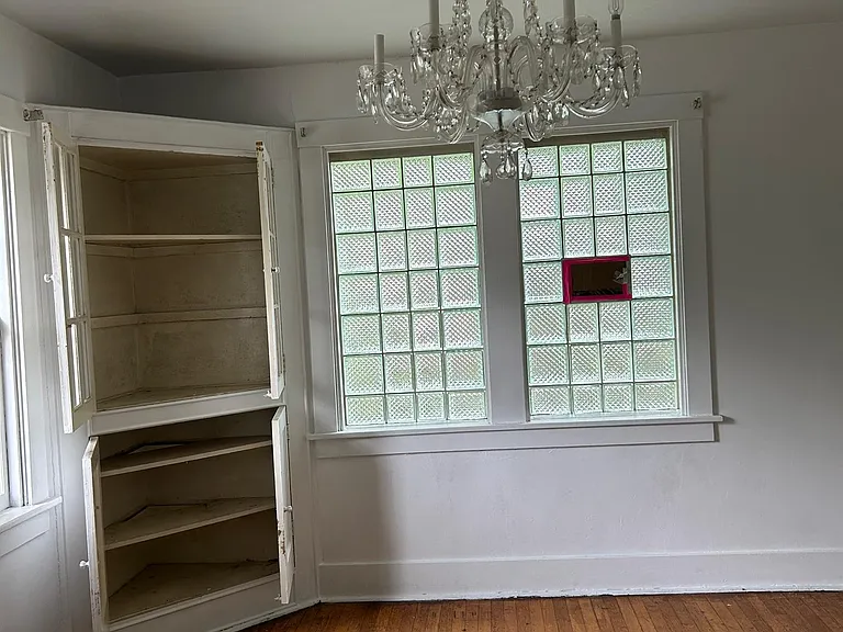 5260 Forbes Ave — Photo 3