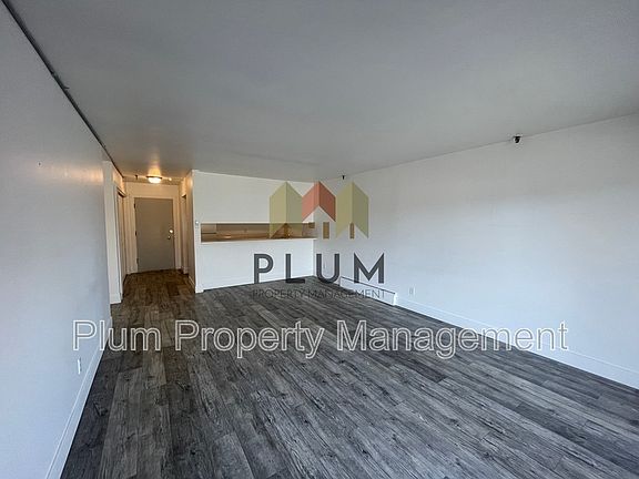 3rd image of 1547 S Higgins Ave #203