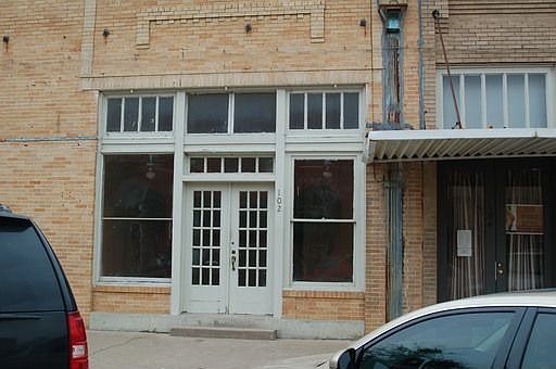 2nd image of 102 S Dallas St