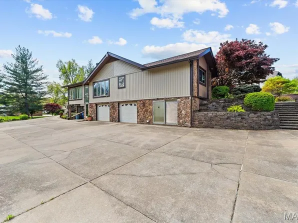 21 Number Three Green Dr, Saint Charles, MO 63303