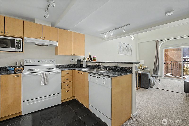 4th image of 425 Vine Street #701