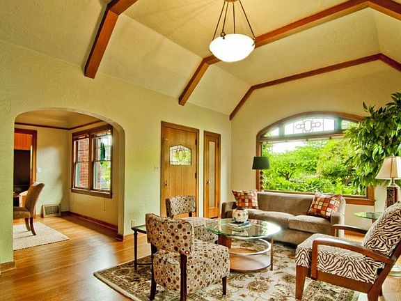 1920's charm! Oak hardwood floors, leaded glass windows, mahogany trim.