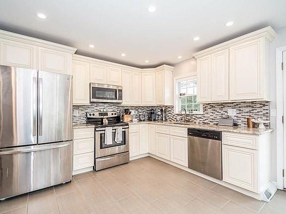 4th image of 133 Crow Ln