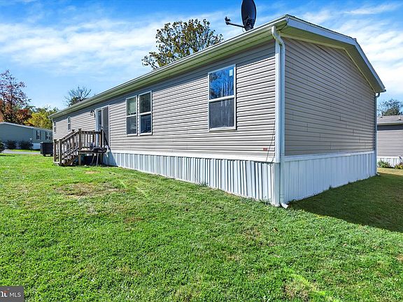 4th image of 8 Forest Ln