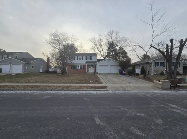 6 Knightswood Dr, Marlton, NJ 08053