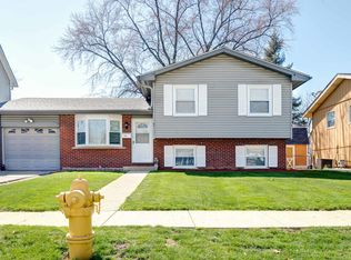 908 Elizabeth St, West Chicago, IL 60185