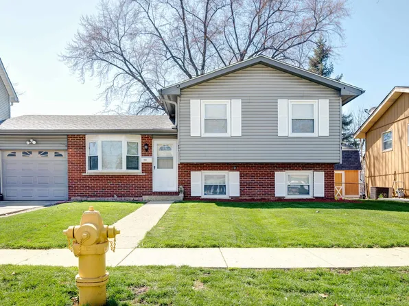 908 Elizabeth St, West Chicago, IL 60185