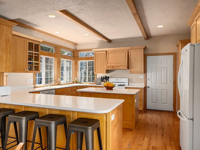 Kitchen - Main Floor