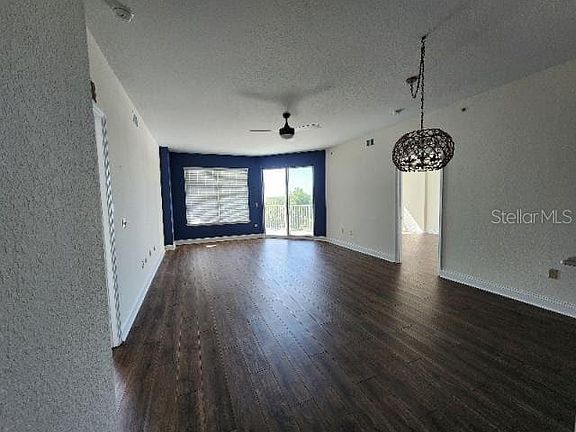 4th image of 2801 S Ridgewood Ave Unit 403