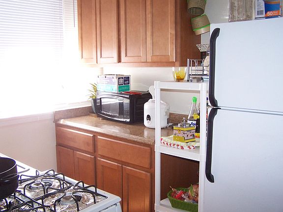 2nd image of 1528 W Pratt Blvd APT 104