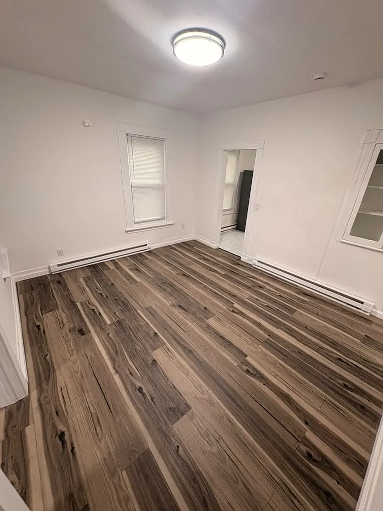 3 bed, 1026 sqft, $1,900 — Photo 2