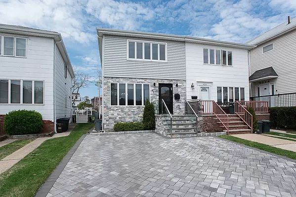 1st image of 4220 Manhattan Ave