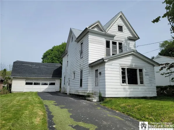 17 Howard Ave, Jamestown, NY 14701