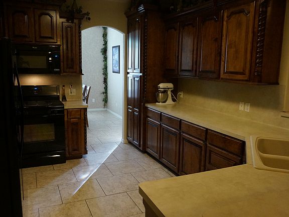 2nd image of 1900 Pecan Ln