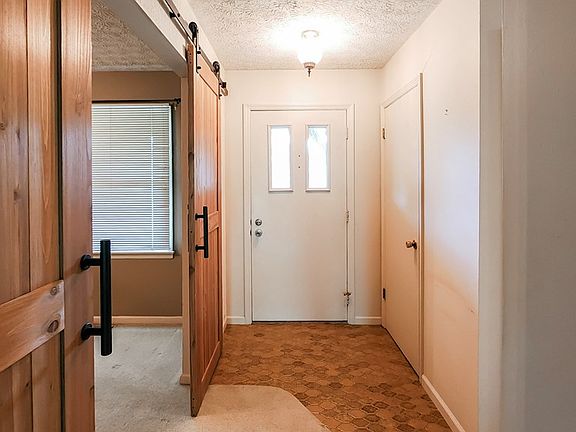 5th image of 1001 Arrowhead Dr