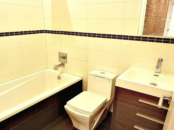 3rd image of 668 Park Pl #1