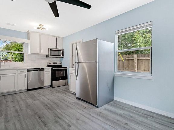 5th image of 450 Robin Hood Dr #4