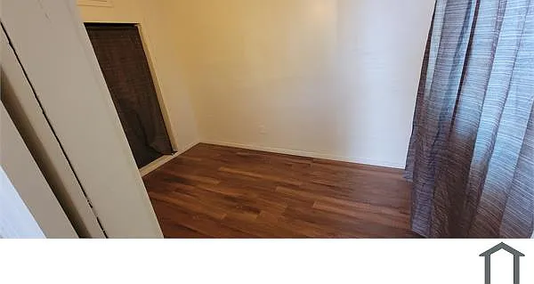 10422 S Broadway — Photo 6