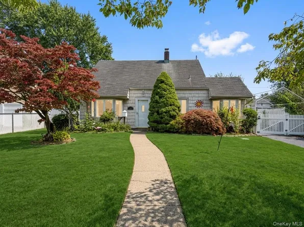 19 Curve Lane, Levittown, NY 11756