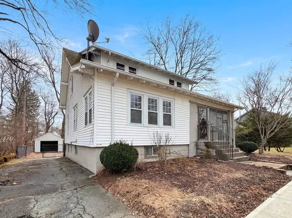 10 Perrot St, Worcester, MA 01602