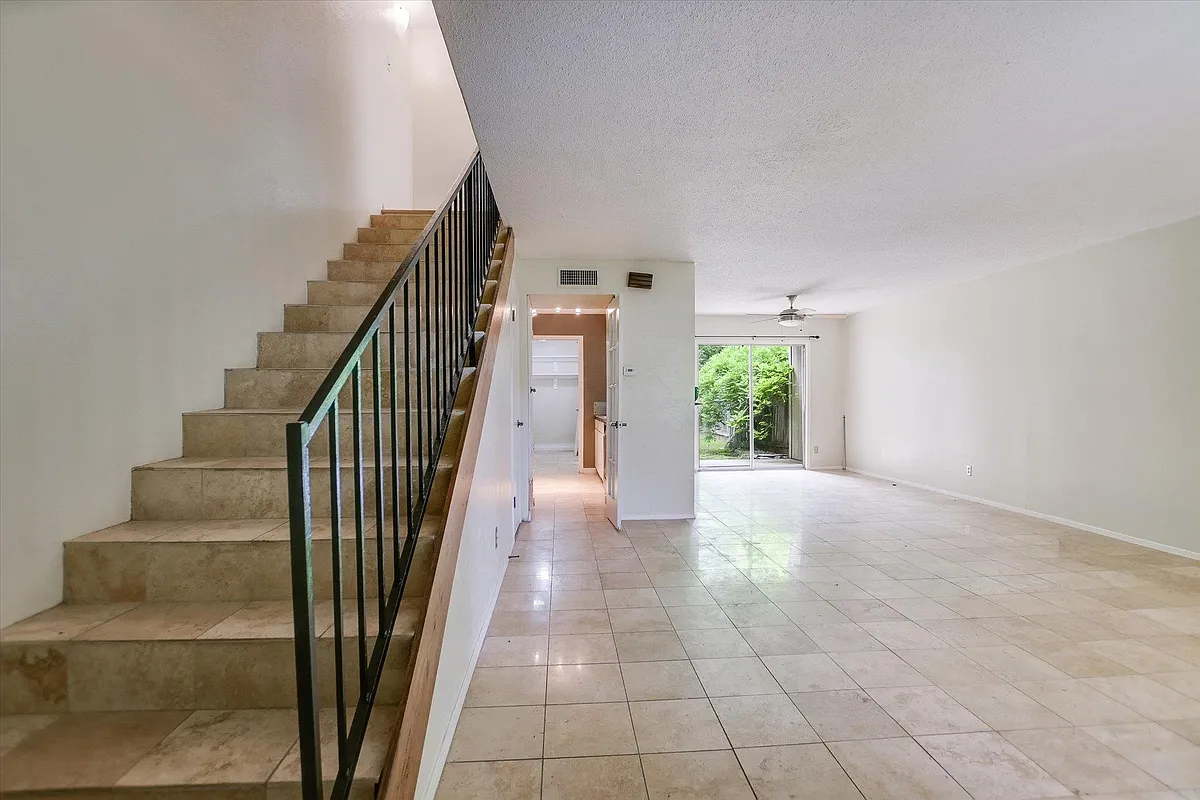 Building Photo - 700 Castle Ridge Rd #C