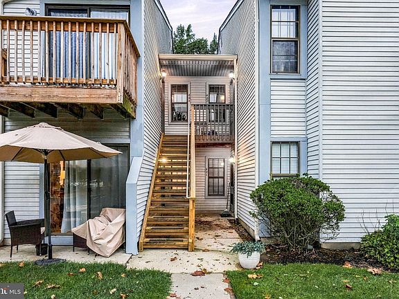 3rd image of 424 Durham Ct