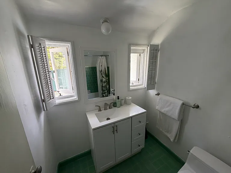 311 Amalfi Dr — Photo 18