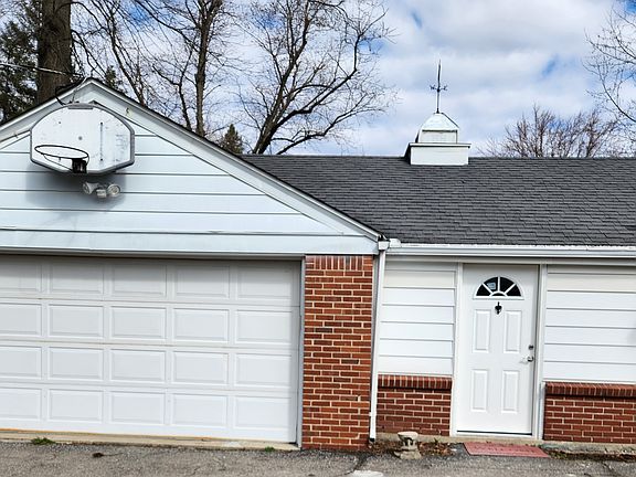 3rd image of 3201 Westchester Rd