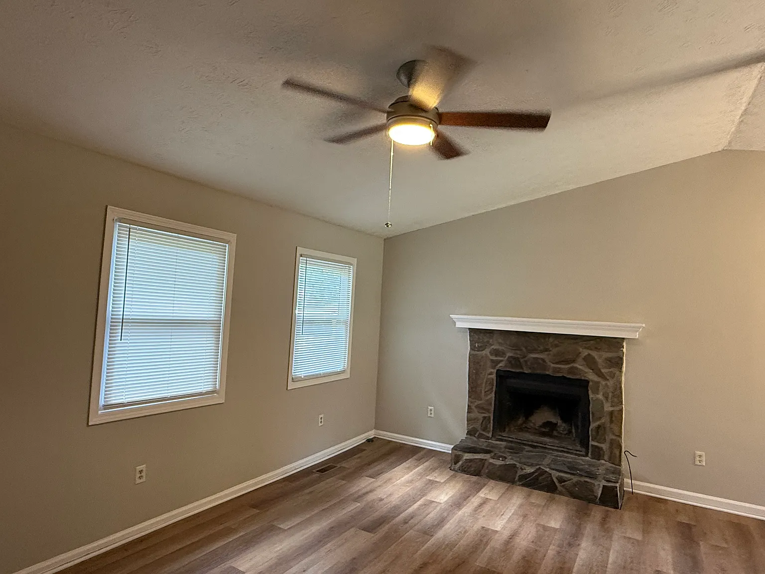 3 bed, 1634 sqft, $1,998 — Photo 4