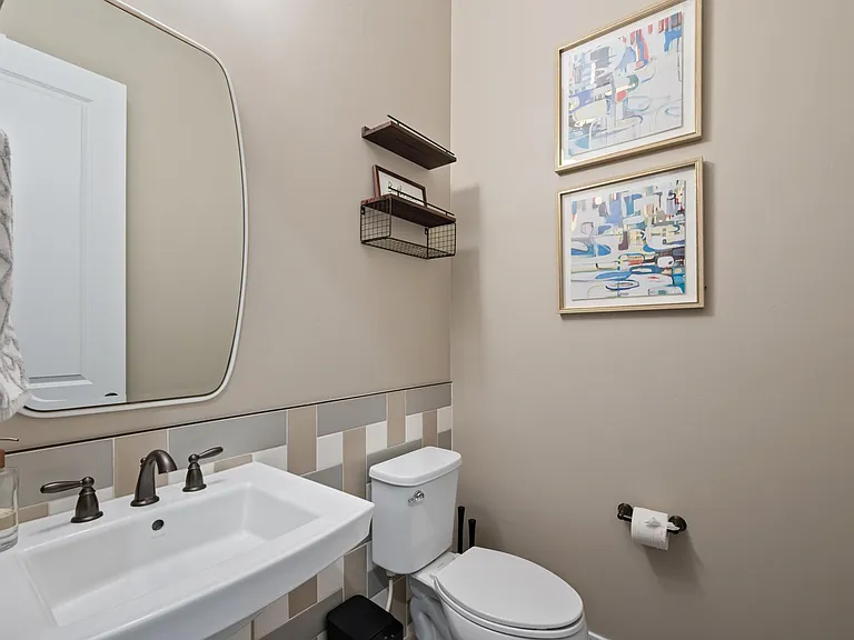1934 E Wisteria Dr — Photo 34