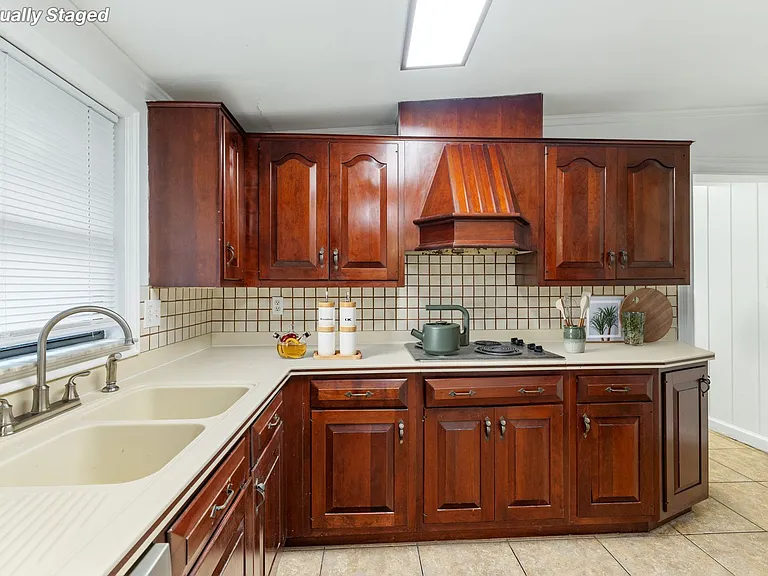 211 N Lipona Rd — Photo 17