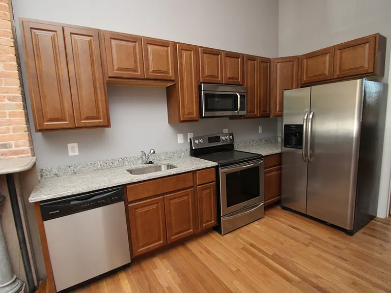 211 W Lanvale St — Photo 8