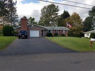 127 Robbins Ln, Syracuse, NY 13214