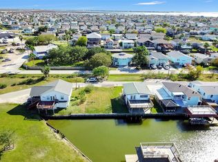 74 Bayou Vista Dr, Hitchcock, TX 77563