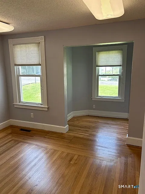 4 bed, 2.0 bath, 2127 sqft, $3,800 — Photo 4